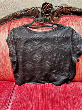 Charlotte Russe Geometric Short Sleeve Top in Black & Gray Size Large
